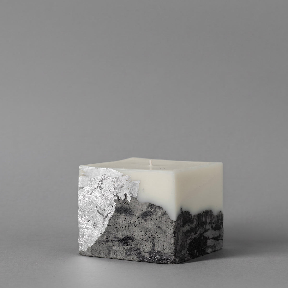 LARE essential oil candle — sculptural soy wax, raw concrete base in black, grey & silver for modern interiors